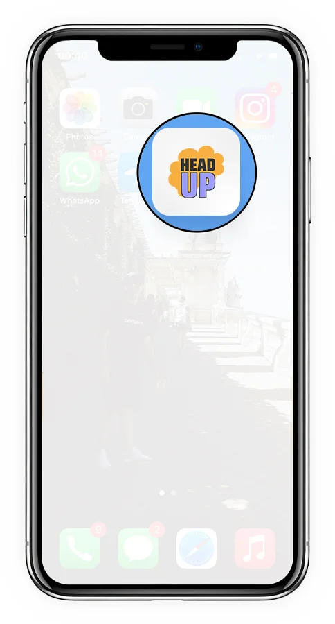 L'icona dell'app HeadUp, con il logo su sfondo bianco, sullo schermo di uno smartphone